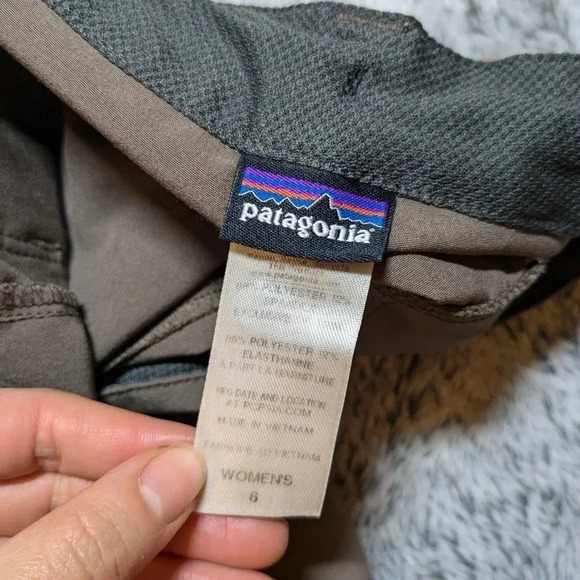 Patagonia Pants Capri Cropped Brown Happy Hike Size 6 Hiking Outdoor Climbing - Picture 10 of 13